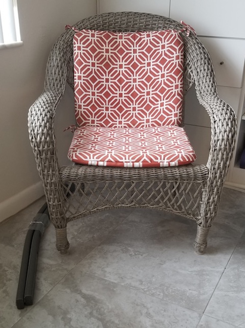 GEOMETRIC CUSHION