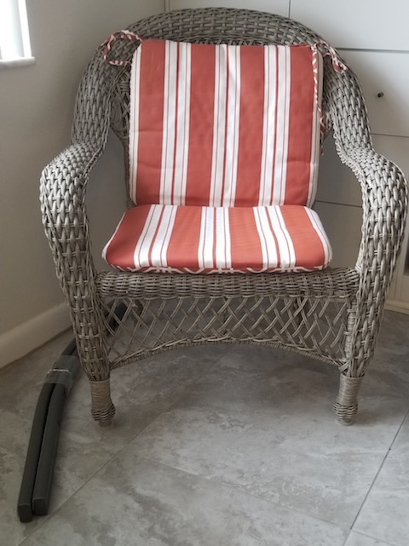 STRIPE CUSHION